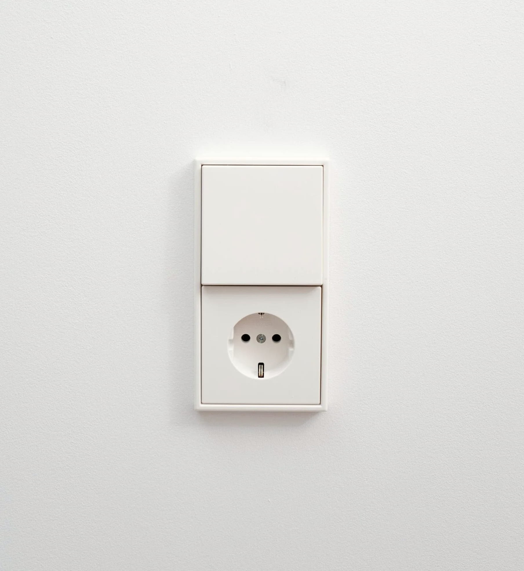 Pistikud, lülitid valge Jung LS990